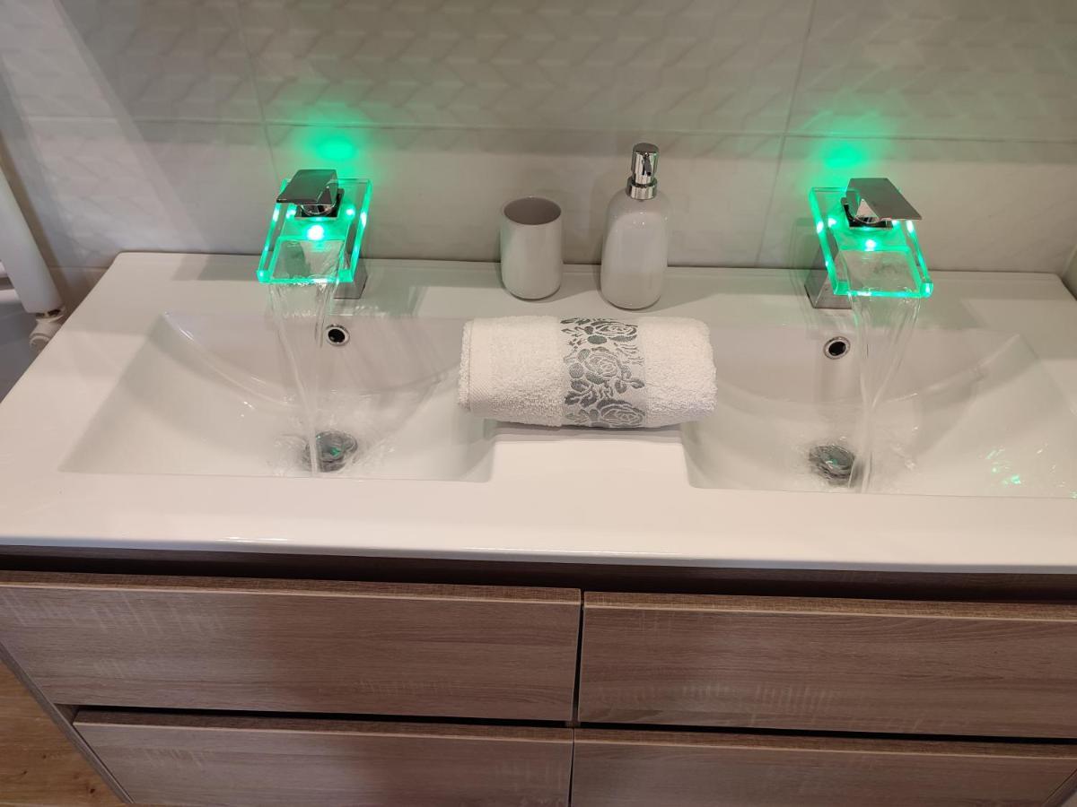 Gamma Apartmanok Es Jakuzzi Miskolc Ngoại thất bức ảnh
