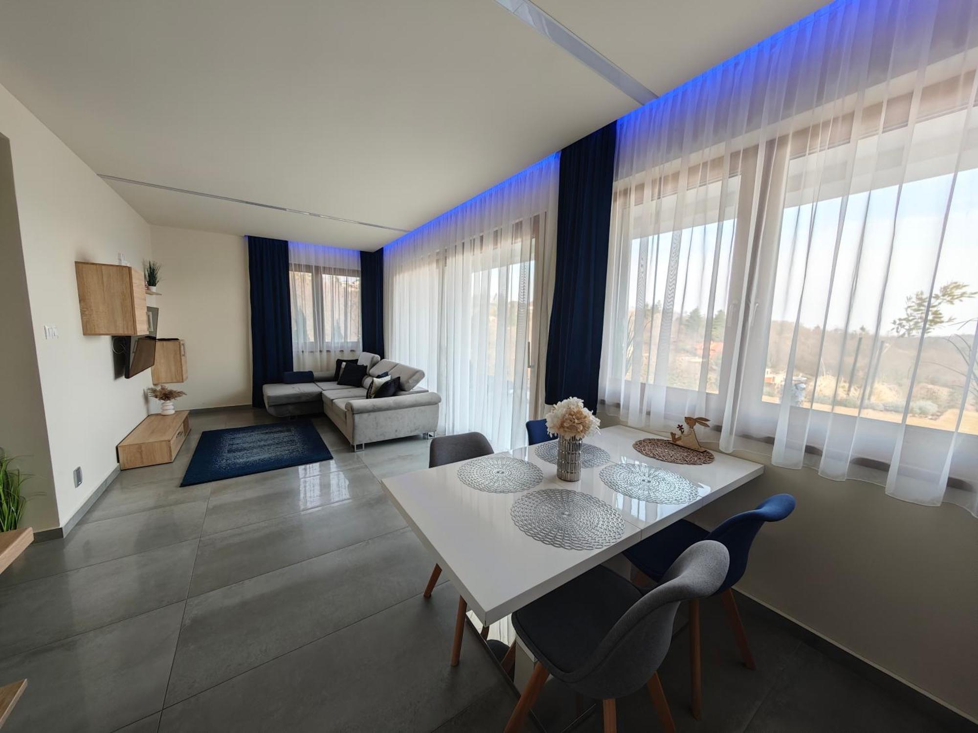 Gamma Apartmanok Es Jakuzzi Miskolc Phòng bức ảnh